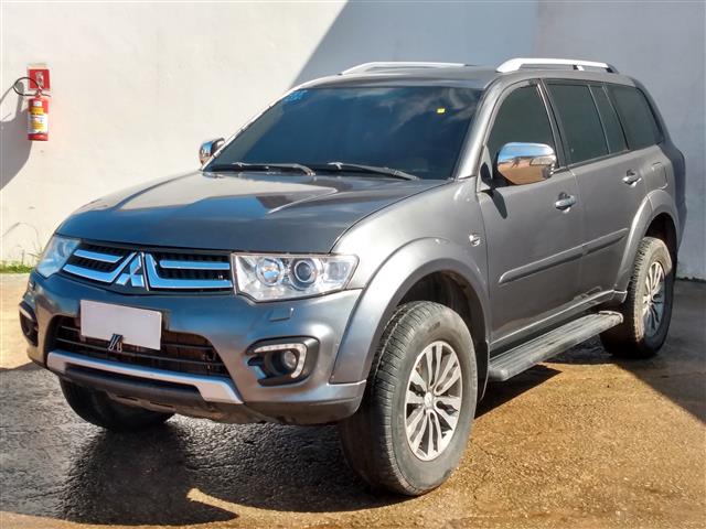 LOTE 064 PAJERO 4X4 HPE D 2017/2018  LOTE 064 PAJERO 4X4 HPE D 2017/2018