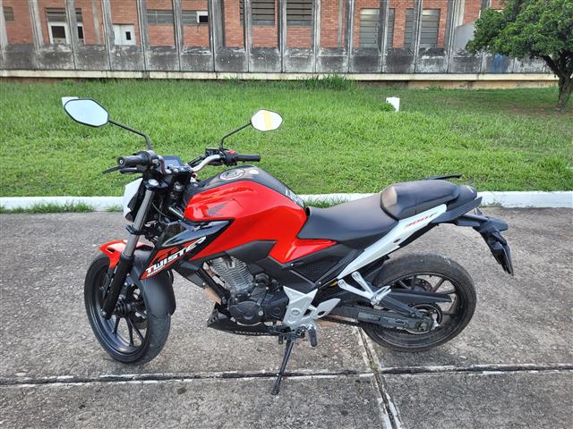 LOTE 010 CB300F TWISTER ABS 2023/2023  LOTE 010 CB300F TWISTER ABS 2023/2023