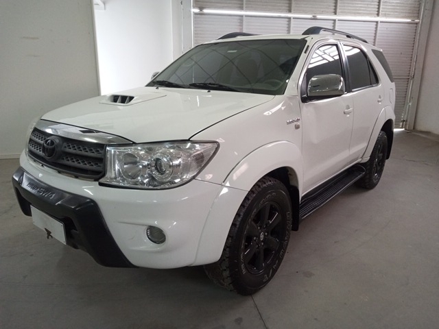 LOTE 064 TOYOTA HILUXSW4 SRV4X4