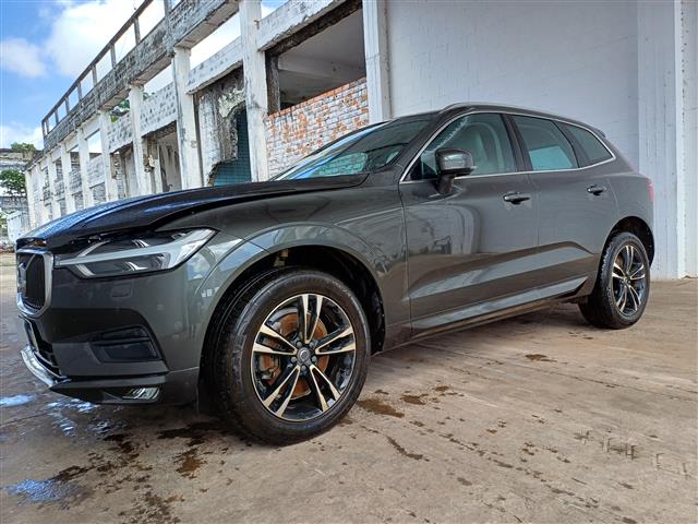 LOTE 077 VOLVO XC60 D5 MOMENTUM