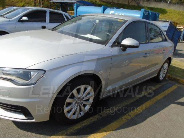 LOTE 002 - Audi A3 Sedan LM 1.4 2014